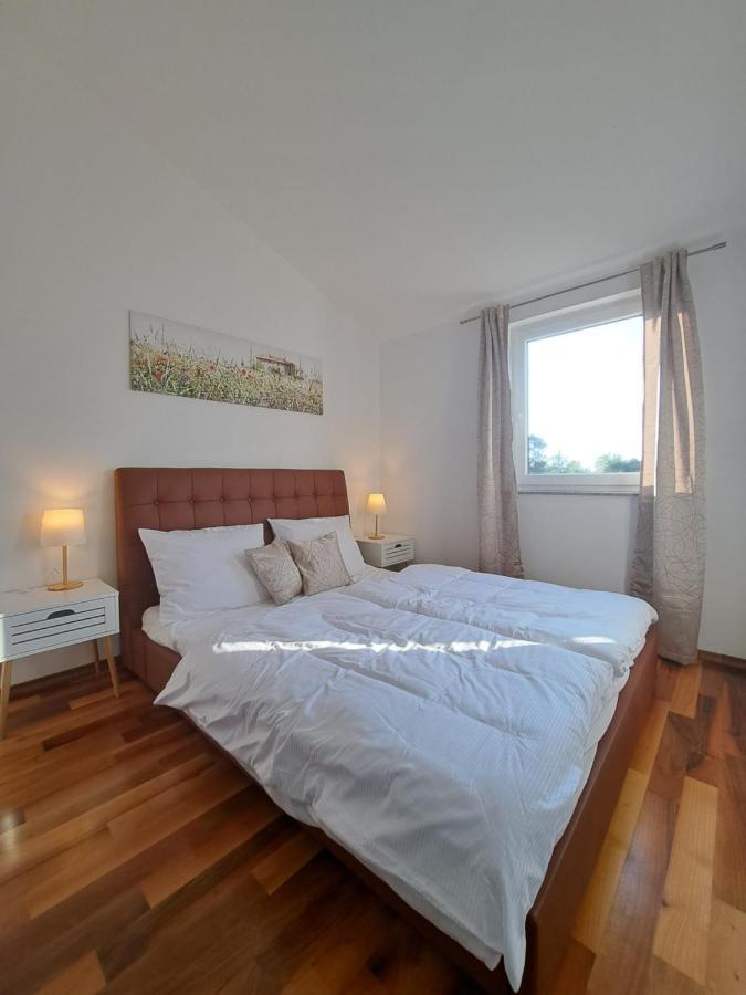 Apartments Villa Sotlar With Pool Умаг Екстер'єр фото